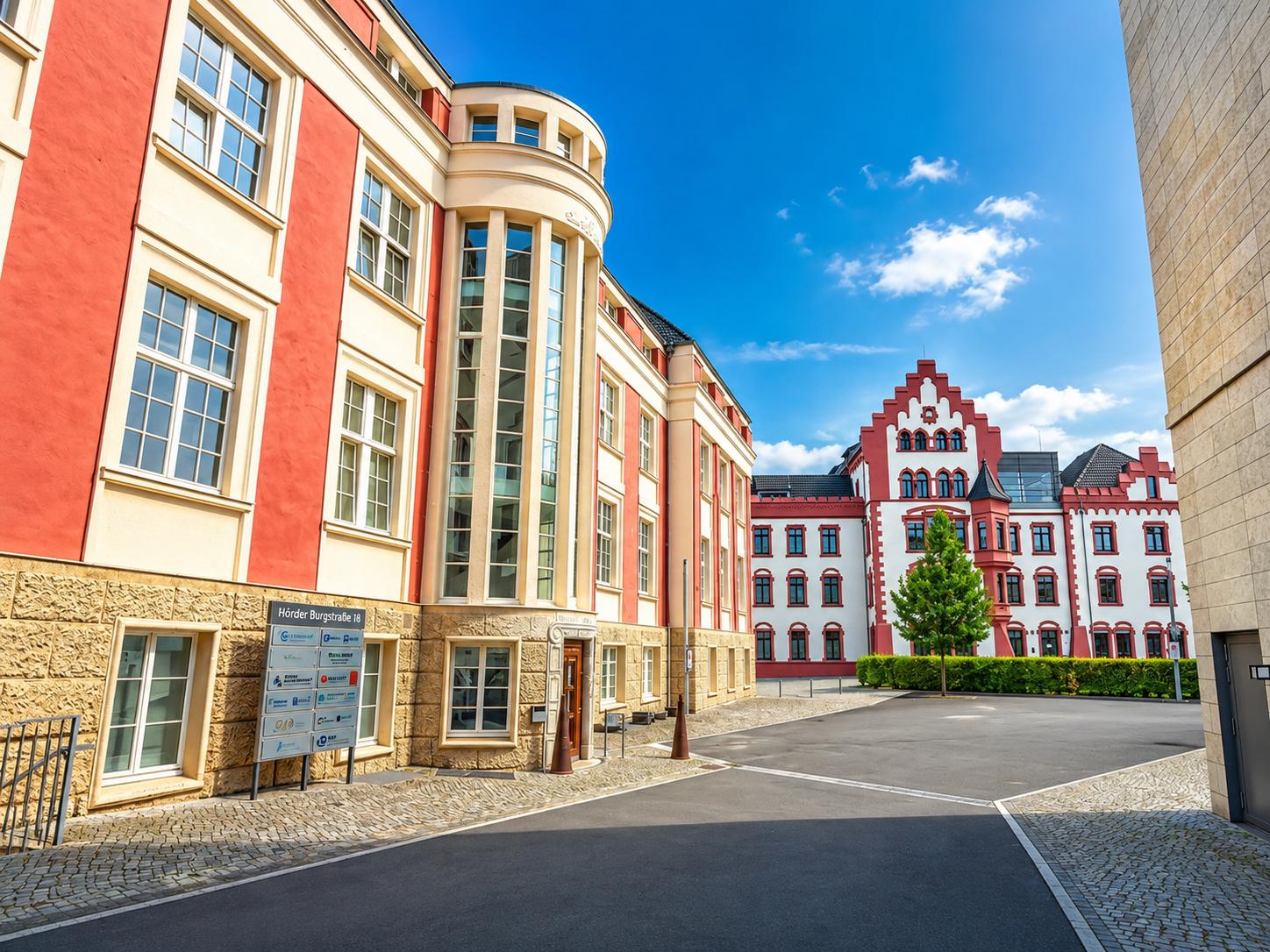 Historische Hörder Burg in Dortmund, Standort des MK-Versicherungsservice